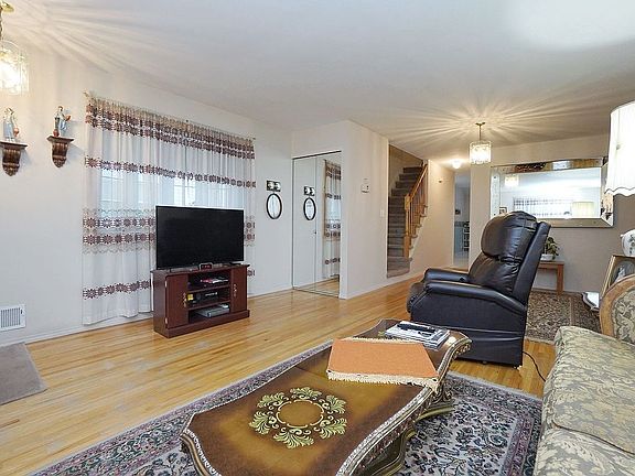 5th image of 128 Stieg Ave