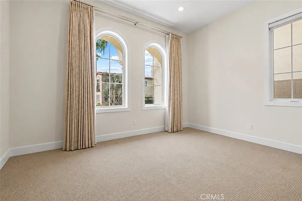 5 bed, 5.5 bath, 5309 sqft, $13,000 — Photo 3