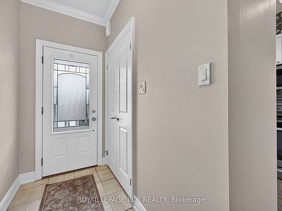 5th image of 55 Kingsmere Cres