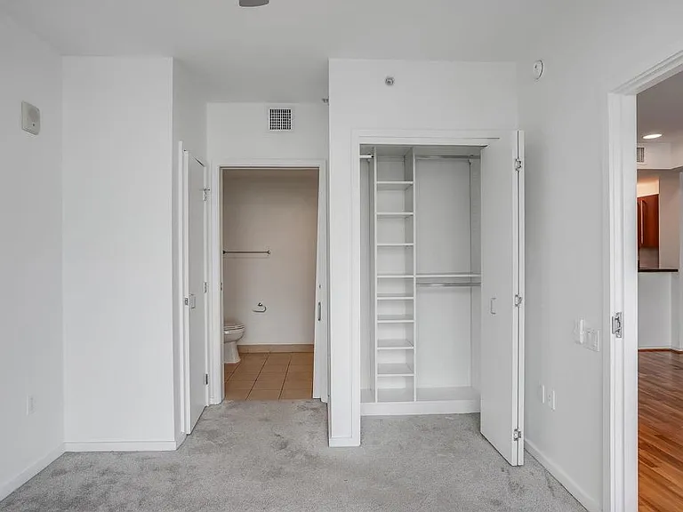 321 10th Ave #1303 — Photo 22