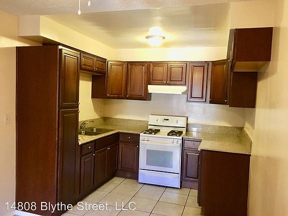 3rd image of 14808 Blythe St APT 8