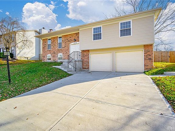 2nd image of 1516 Sherwood Forest Dr