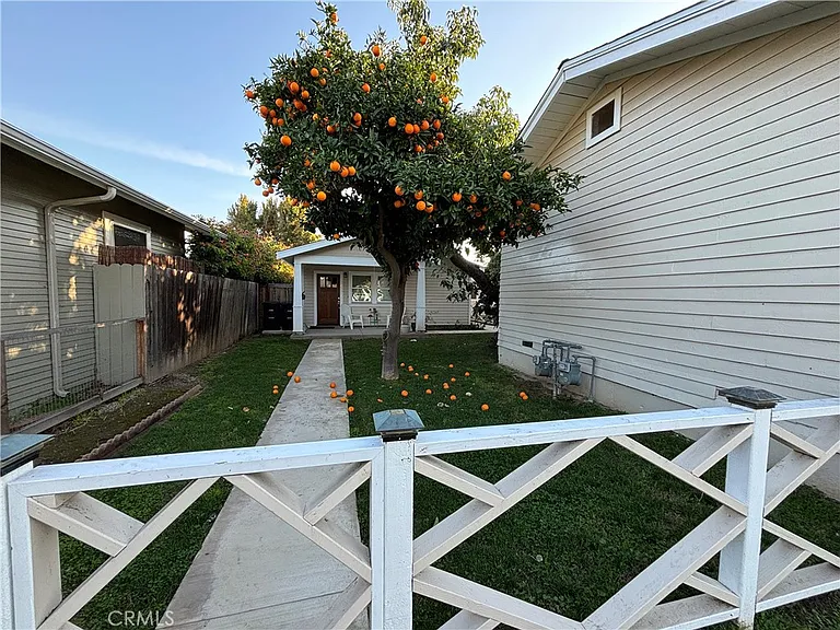 562 E Van Bibber Ave — Photo 2