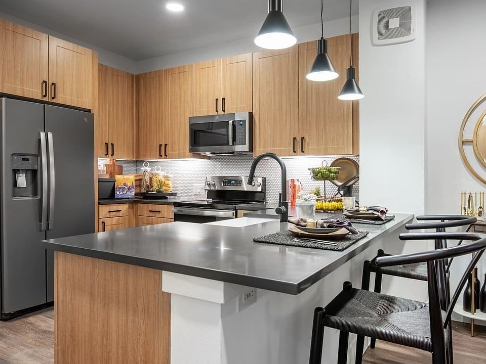 1st image of 3500 Harmon Ave #225