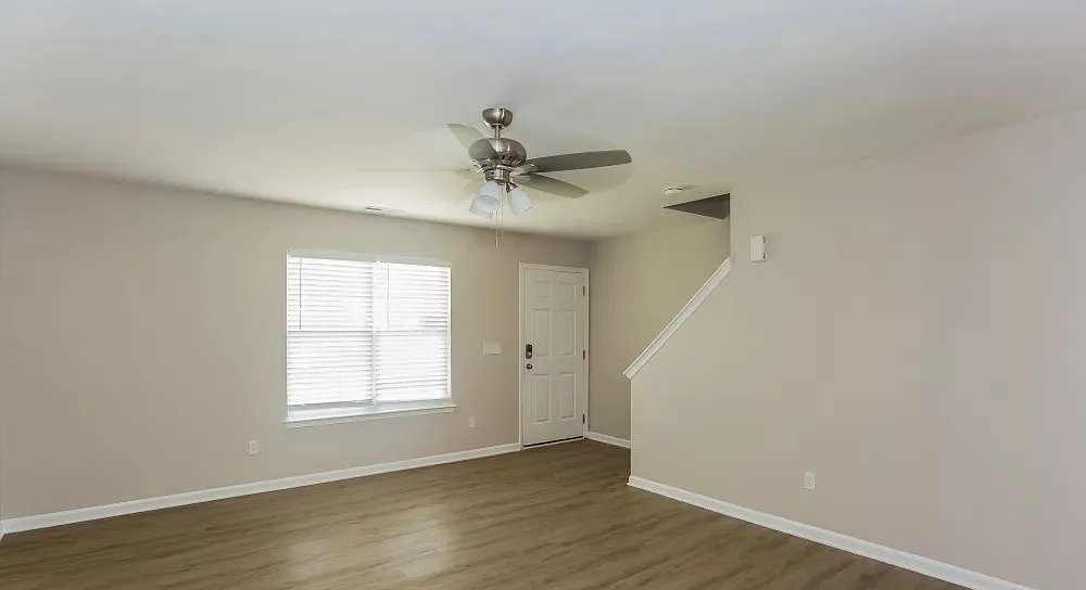 3 bed, 2.5 bath, 1521 sqft, $2,045 — Photo 4