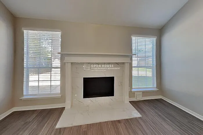 4 bed, 2.5 bath, 2509 sqft, $2,350 — Photo 4