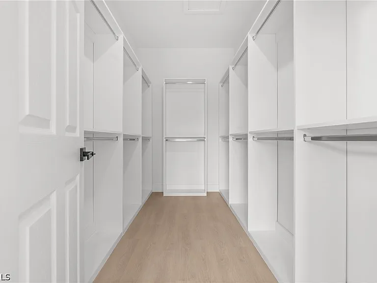 8033 Oakleaf Cir — Photo 13