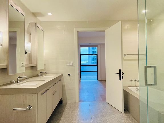 5th image of 10777 Wilshire Blvd Unit 606