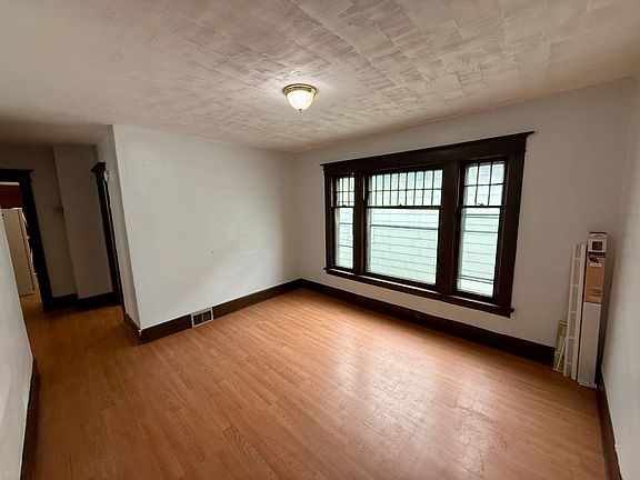 5th image of 46 Roanoke Pkwy #2
