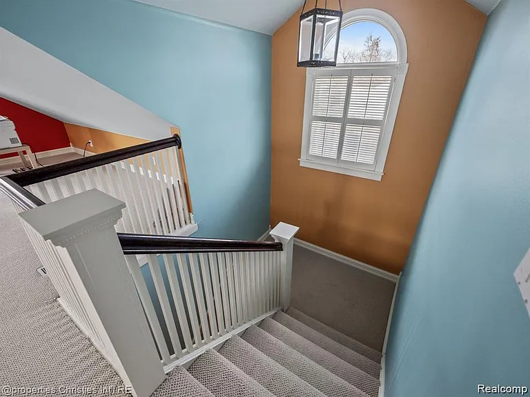731 S Bates St — Photo 37