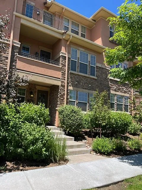 3 bed, 2131 sqft, $3,650 — Photo 3