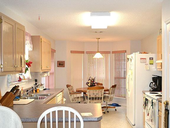 4th image of 3921 Holleyberry Ln