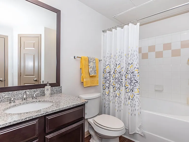 Willow Creek Apartments — Photo 35
