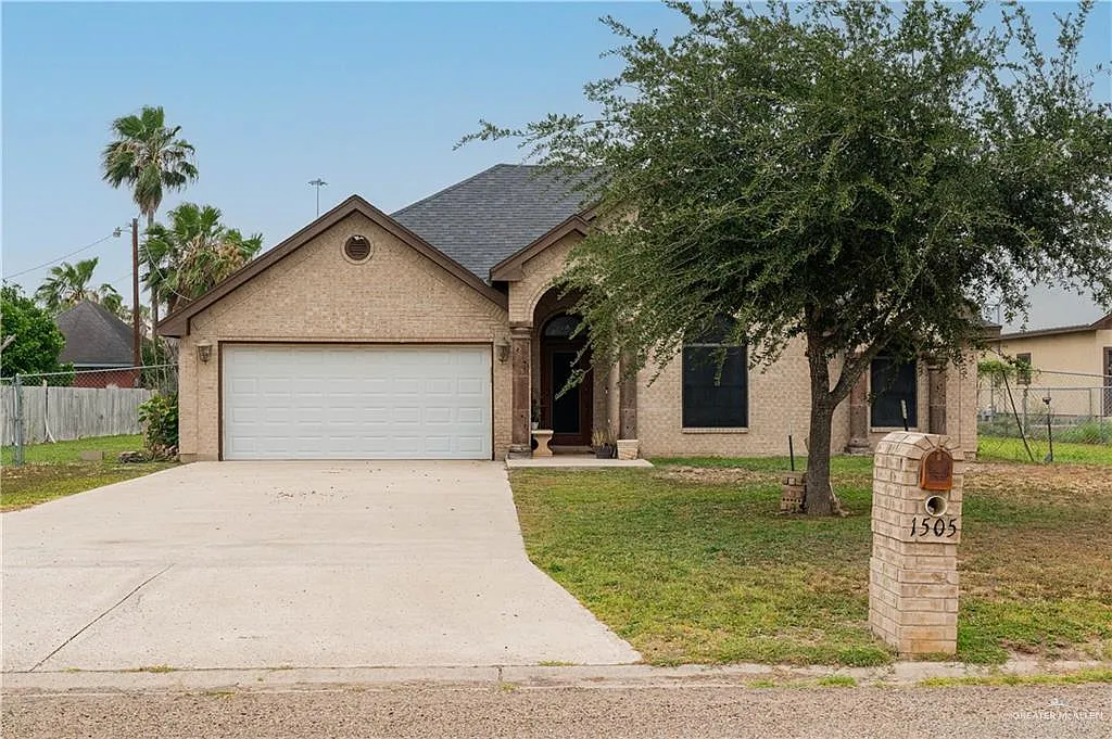 3 bed, 2.0 bath, 1206 sqft, $1,550 — Photo 1