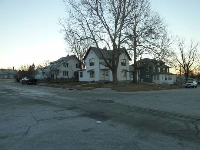 2nd image of 603 3rd Ave S