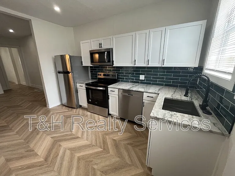 1146 Olive St — Photo 11