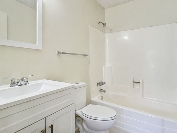 3rd image of 1199 N Lafayette Dr #1a713b562