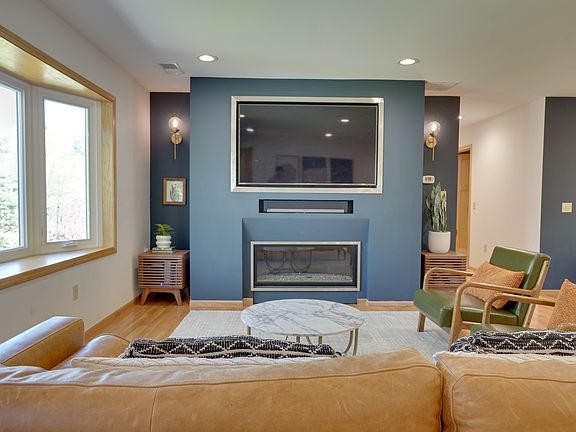 2nd image of 808 Red Rock Rd