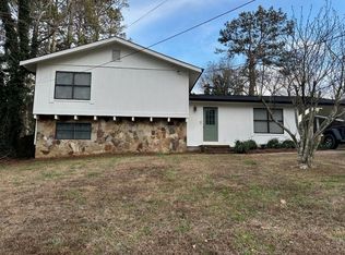 611 Lakeridge Dr SE, Conyers, GA 30094