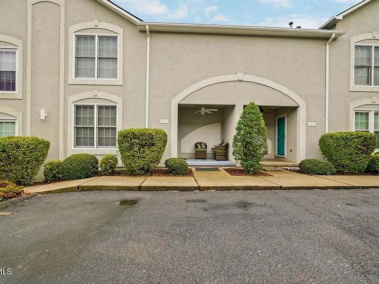 171 Bentley Parc — Photo 1