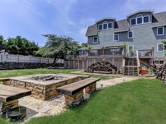 2nd image of 245 Bay Ave