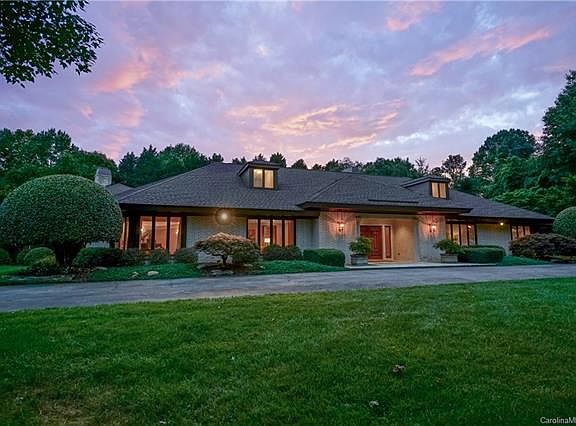 2nd image of 3631 Brentwood Dr