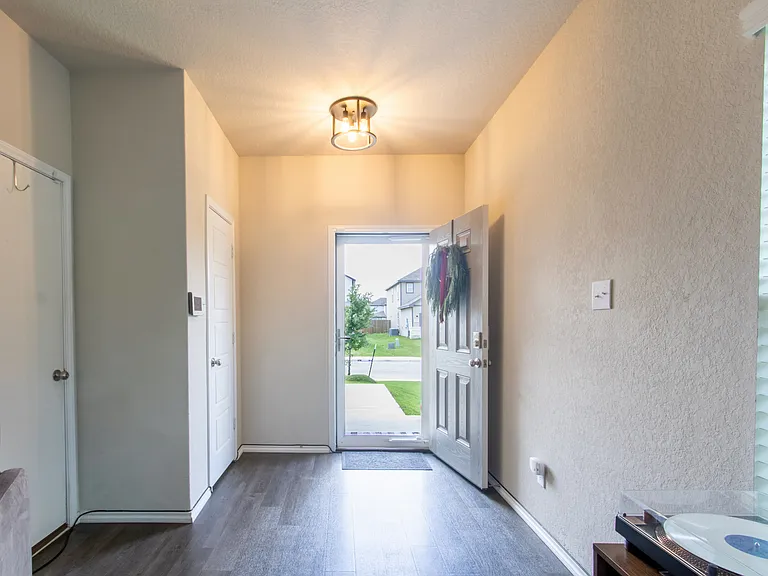 4114 Winchester Cv — Photo 4