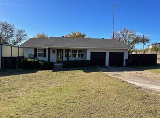 201 NE 1st St, Kingston, OK 73439