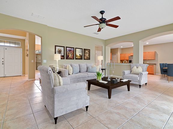 Huge family room, Kitchen!