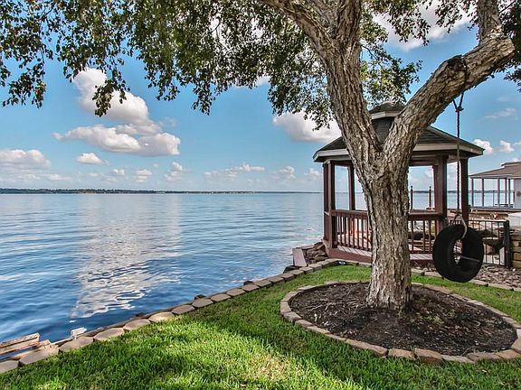 4th image of 139 Sarasota Cir S