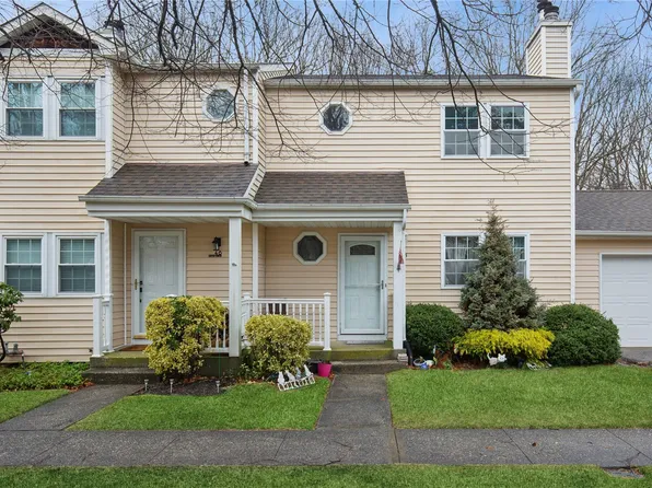 45 Hancock Commons, Yaphank, NY 11980