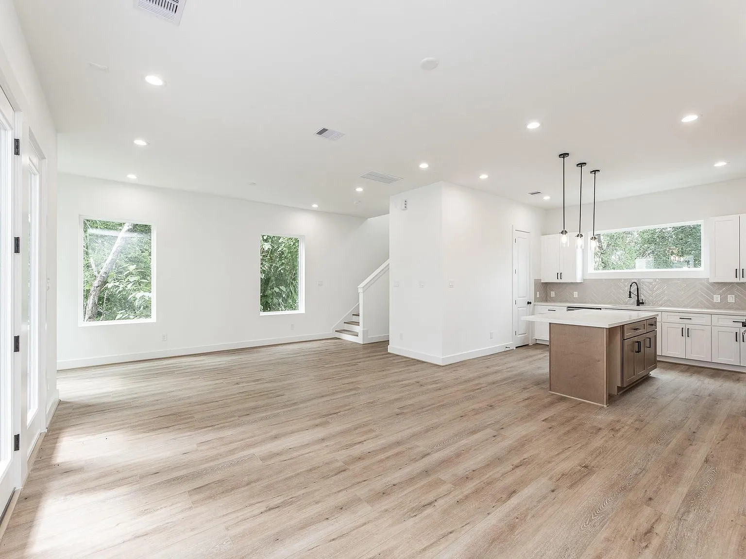 3 bed, 3.5 bath, 1886 sqft, $2,695 — Photo 2