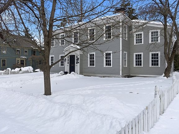 3rd image of 52 Salem St