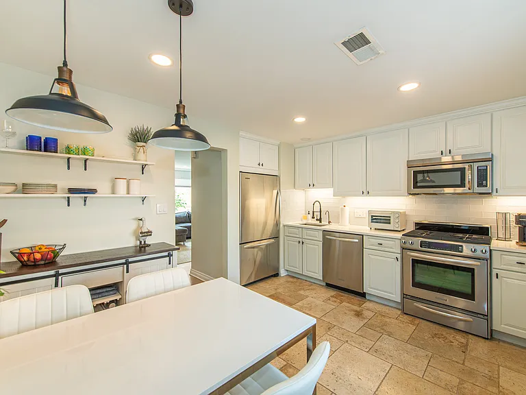 67-75 New England Ave #73G — Photo 12