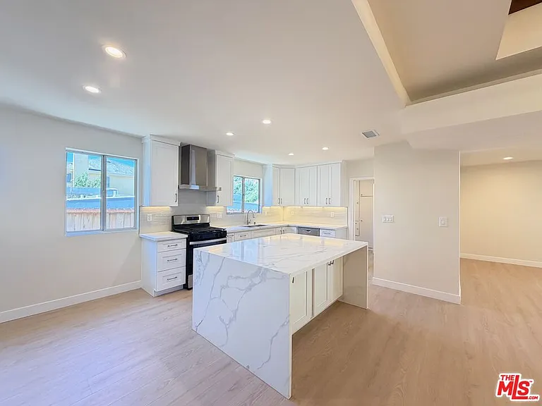 2000 San Ysidro Dr — Photo 3
