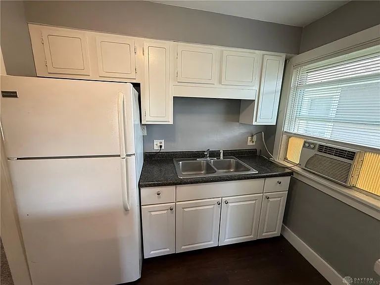 2406 Glenarm Ave — Photo 8
