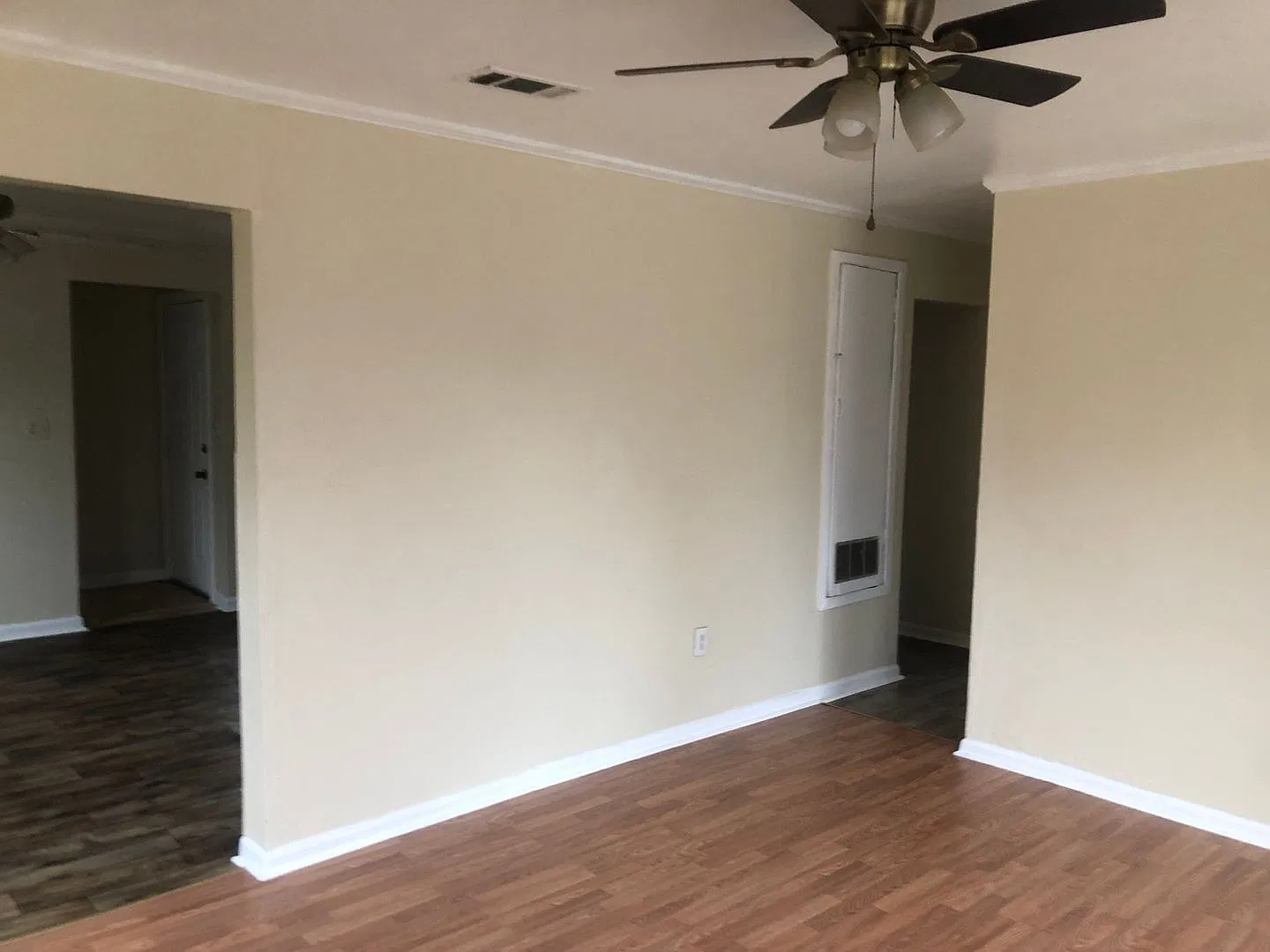 3 bedroom 1.5 Bathroom — Photo 3