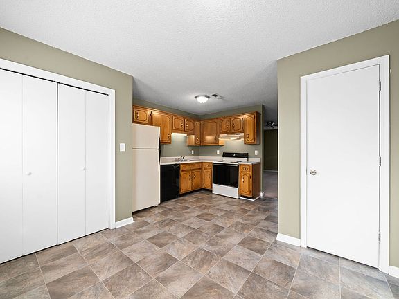 2nd image of 2450 Caroline Dr APT H