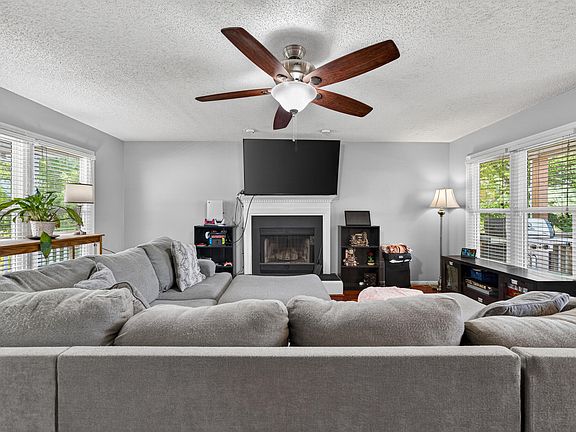 5th image of 79 Cliffdale Ct