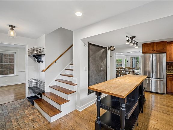 3rd image of 1815 Oak Ave