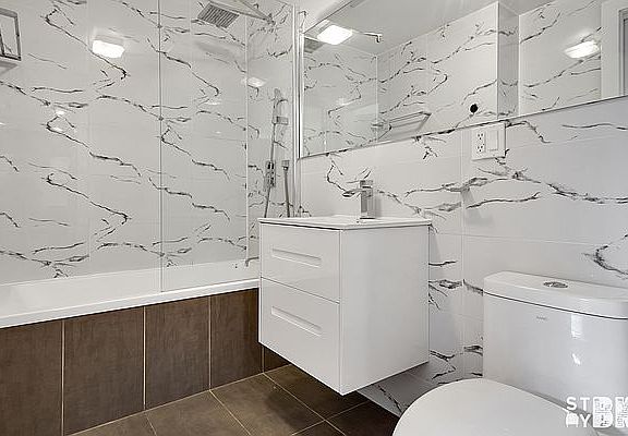 5th image of 376 Franklin Ave APT 2B