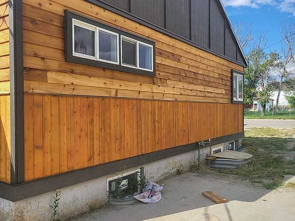 2nd image of 120 3rd St SW