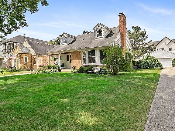 2nd image of 1515 Cornell Dr SE