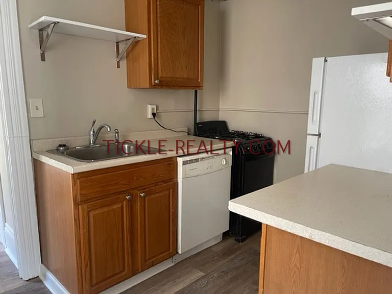 20 Tracy St — Photo 5