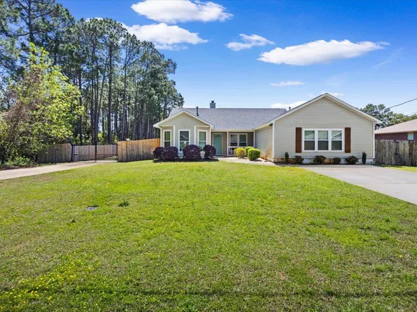 8665 El Paseo St, Navarre, FL 32566