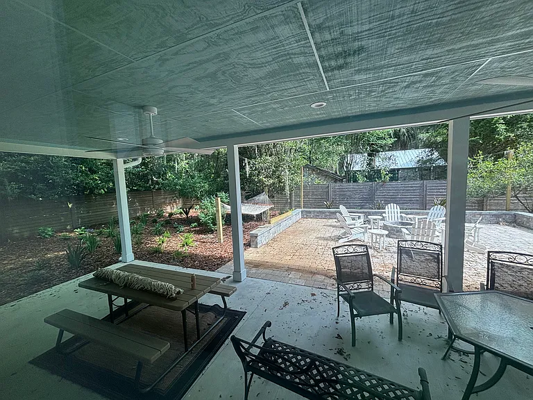 NW 5th Ave — Photo 2