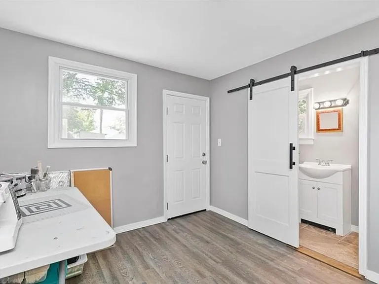 2224 Seminary Ave — Photo 11
