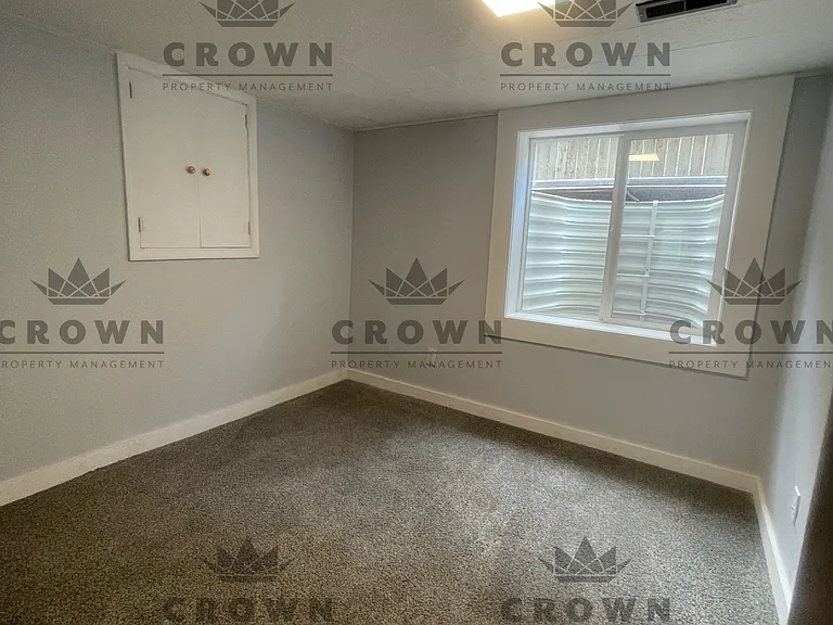 210 E Pershing Blvd #B — Photo 9