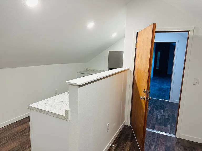 921 E 4th St #16 — Photo 5