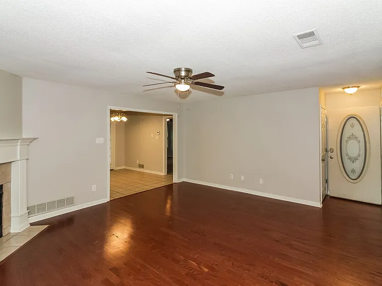 3412 Pendulum Dr E — Photo 4